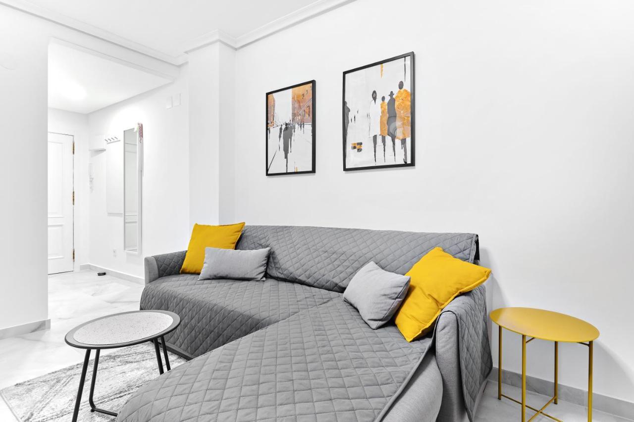 Lovely Sunny Apartment With Shared Pool And Private Parking Torrevieja Eksteriør billede