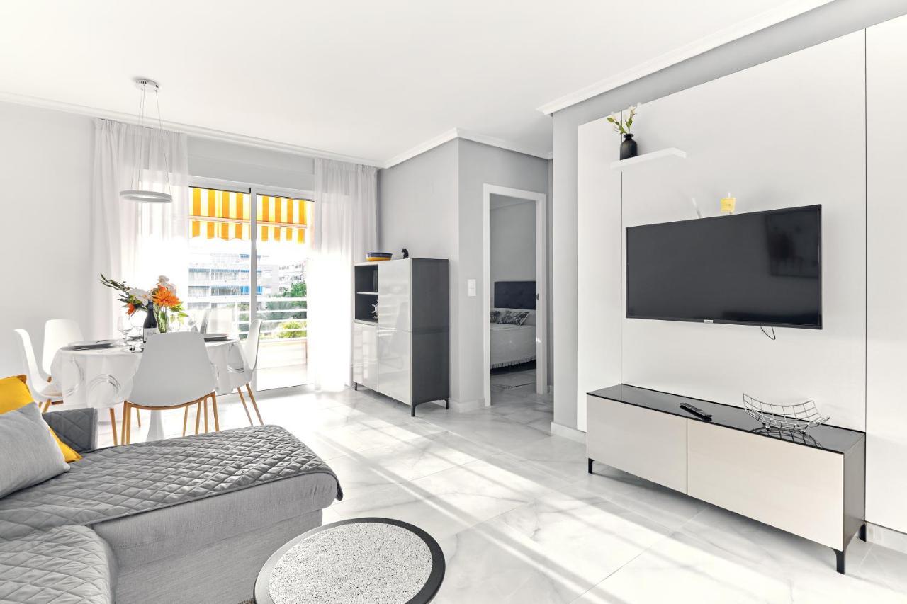 Lovely Sunny Apartment With Shared Pool And Private Parking Torrevieja Eksteriør billede