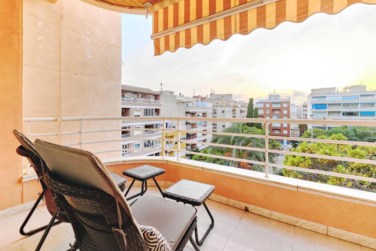 Lovely Sunny Apartment With Shared Pool And Private Parking Torrevieja Eksteriør billede