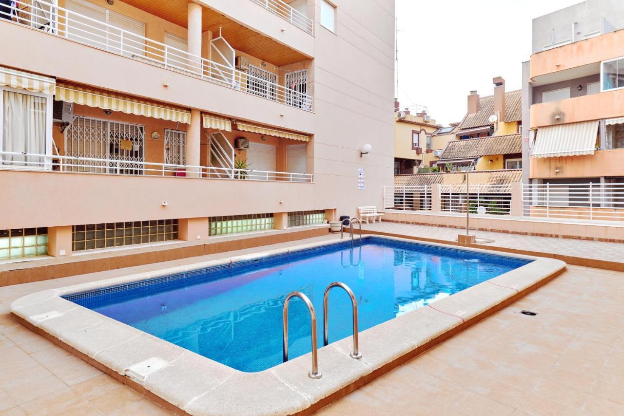 Lovely Sunny Apartment With Shared Pool And Private Parking Torrevieja Eksteriør billede