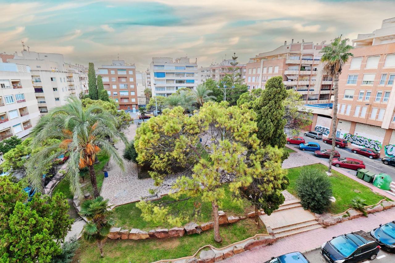 Lovely Sunny Apartment With Shared Pool And Private Parking Torrevieja Eksteriør billede