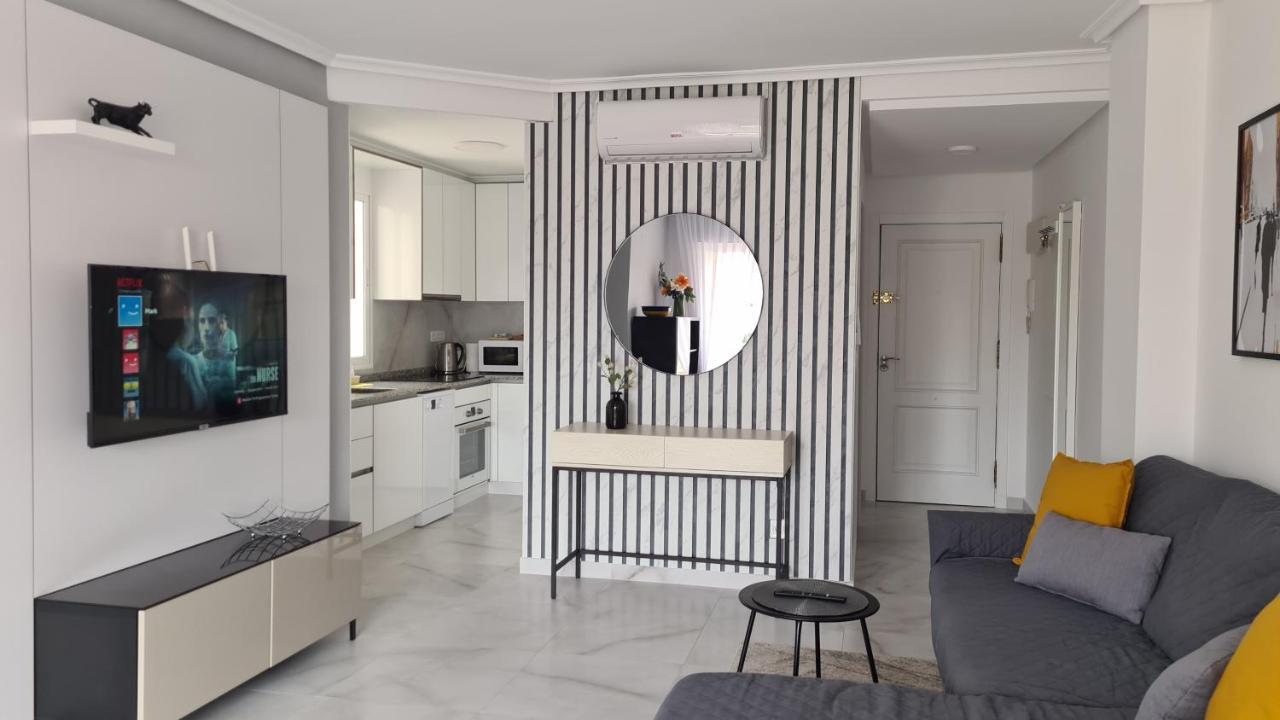 Lovely Sunny Apartment With Shared Pool And Private Parking Torrevieja Eksteriør billede